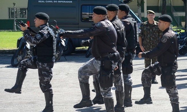 Policiais