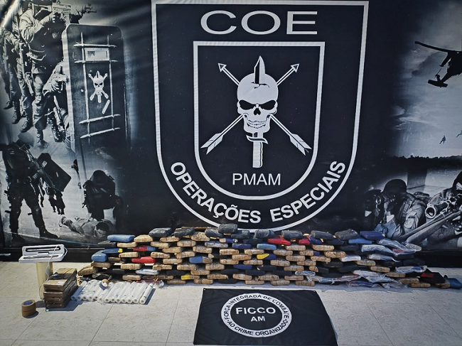 FICCO/AM intercepta veículo e apreende mais de 140kg drogas em Manaus FICCO/AM intercepta veículo e apreende mais de 140kg drogas em Manaus