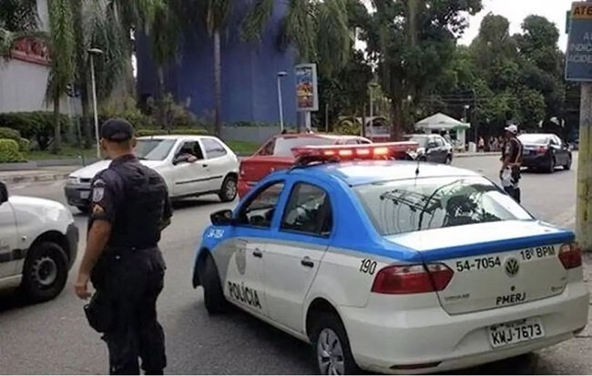 Rio: operação prende 23 pessoas nos Complexos da Penha e do Alemão Rio: operação prende 23 pessoas nos Complexos da Penha e do Alemão